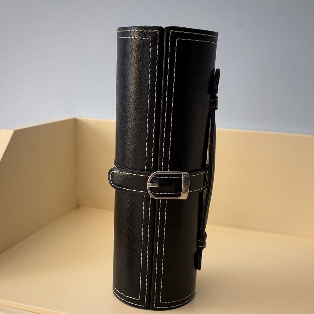 Jeun Bang Vintage Leather Travel Cylinder Jewelry Case. - Picture 11 of 14